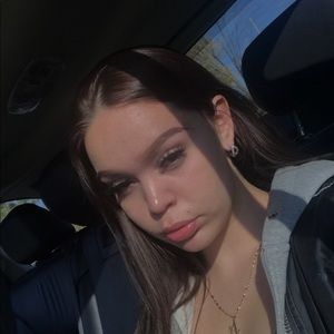 Meet your Posher, Hillary